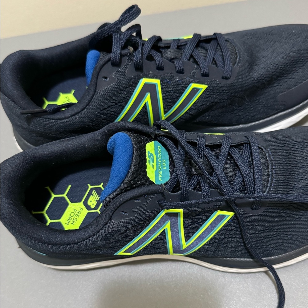 New Balance 680v7 men size 8D